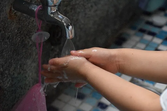 Dateiname des Bildes: 202022_washing-hands-4571006_640